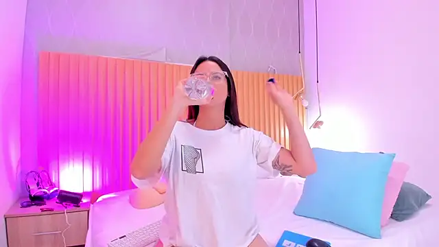 Snapshot of danaalamiri chatting on September 22, 10:34 pm danaalamiri online show from September 22, 10:34 pm