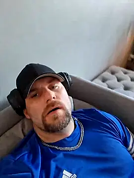 Snapshot of Bamse28 chatting on April 4, 5:10 pm Bamse28 online show from April 4, 5:10 pm