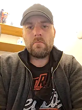 Snapshot of Bamse28 chatting on April 11, 2:43 pm Bamse28 online show from April 11, 2:43 pm