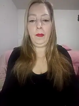 Snapshot of Estefania_Arce chatting on December 19, 1:34 am Estefania Arce online show from December 19, 1:34 am
