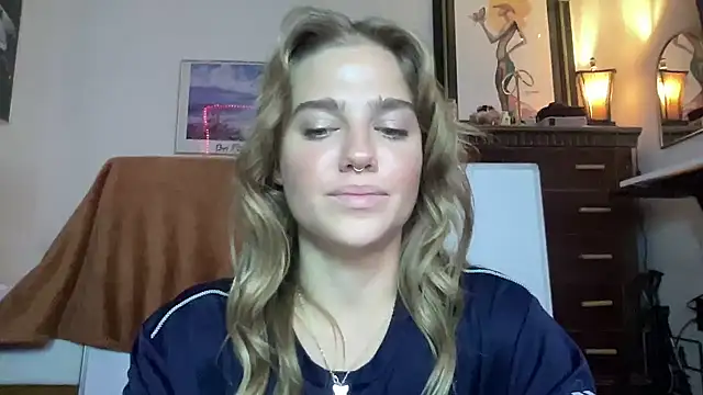 Snapshot of sweetceeme chatting on October 17, 4:15 am sweetceeme online show from October 17, 4:15 am