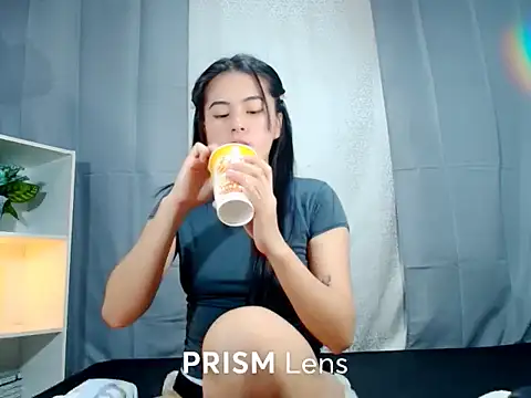 Snapshot of Urasian_ladybug chatting on November 18, 4:28 am Urasian ladybug online show from November 18, 4:28 am