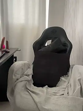 yumi-hot online show from April 8, 2:28 pm