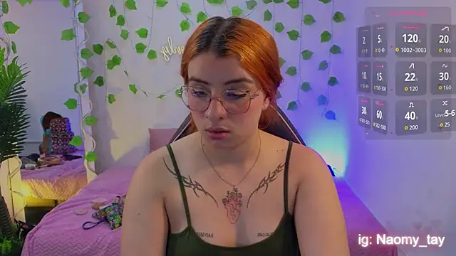Snapshot of Naomy_tay1 chatting on September 14, 3:27 am Naomy tay1 online show from September 14, 3:27 am