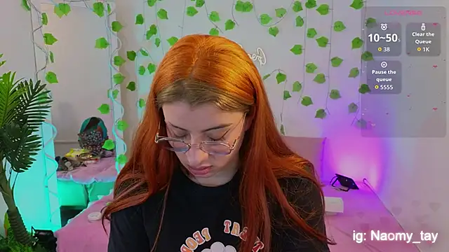 Snapshot of Naomy_tay1 chatting on September 18, 3:30 am Naomy tay1 online show from September 18, 3:30 am