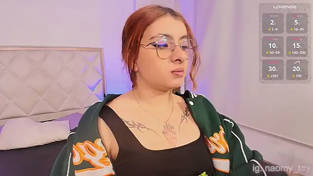 Snapshot of Naomy_tay1 chatting on October 27, 3:10 am Naomy tay1 online show from October 27, 3:10 am