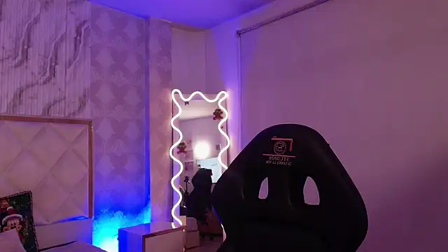 Snapshot of Naomy_tay1 chatting on December 2, 3:12 am Naomy tay1 online show from December 2, 3:12 am