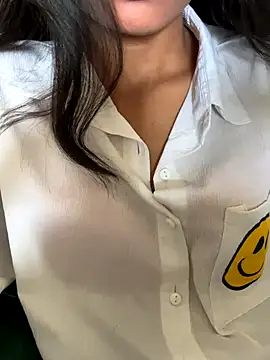 Snapshot of modelnishu chatting on November 3, 8:15 am modelnishu online show from November 3, 8:15 am