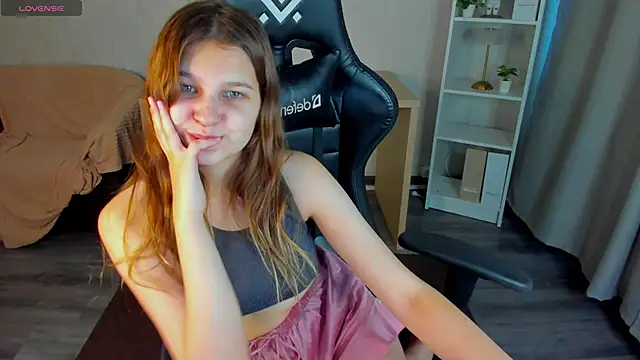 Elle Ellise online show from November 8, 8:03 am