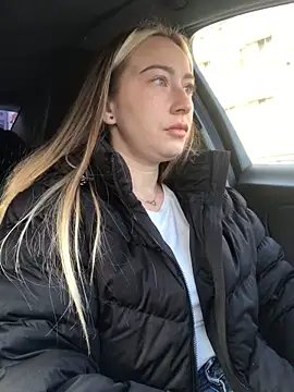 Snapshot of Reina_Cummings chatting on October 1, 5:02 am Reina Cummings online show from October 1, 5:02 am