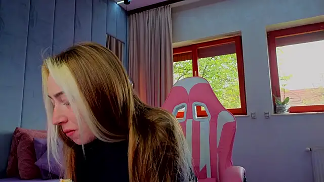 Snapshot of Reina_Cummings chatting on October 26, 7:03 am Reina Cummings online show from October 26, 7:03 am