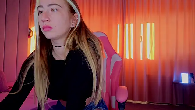 Snapshot of Reina_Cummings chatting on November 2, 7:00 am Reina Cummings online show from November 2, 7:00 am