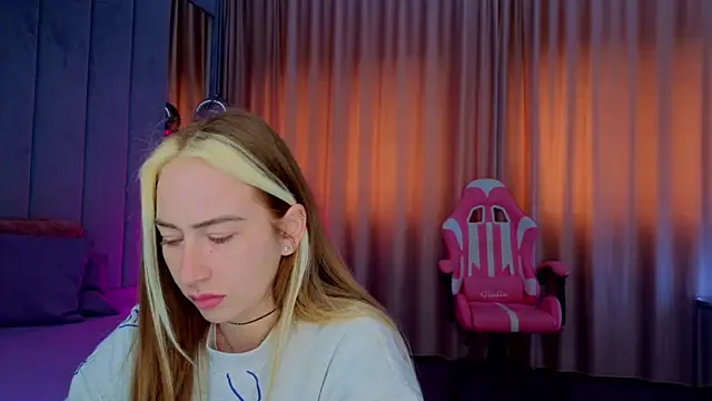 Snapshot of Reina_Cummings chatting on November 6, 7:20 am Reina Cummings online show from November 6, 7:20 am