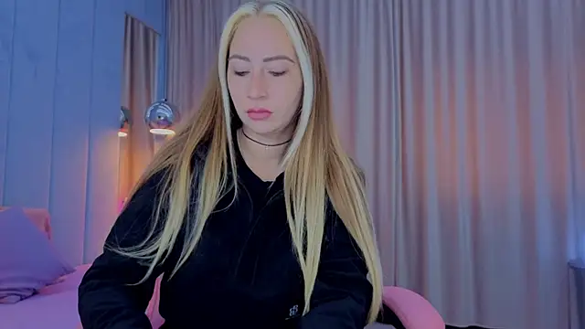 Snapshot of Reina_Cummings chatting on November 9, 6:44 am Reina Cummings online show from November 9, 6:44 am