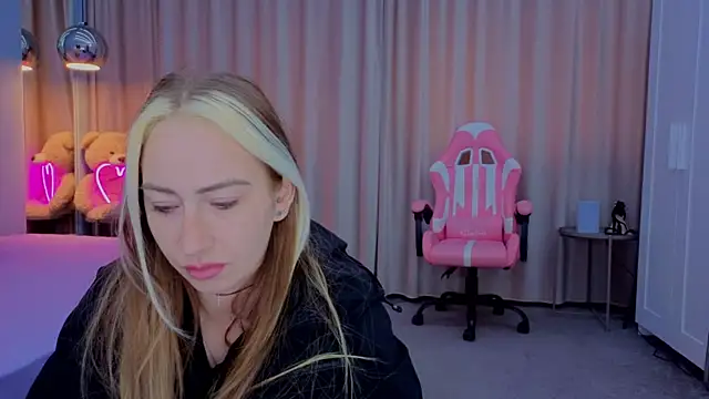 Snapshot of Reina_Cummings chatting on November 10, 7:18 am Reina Cummings online show from November 10, 7:18 am