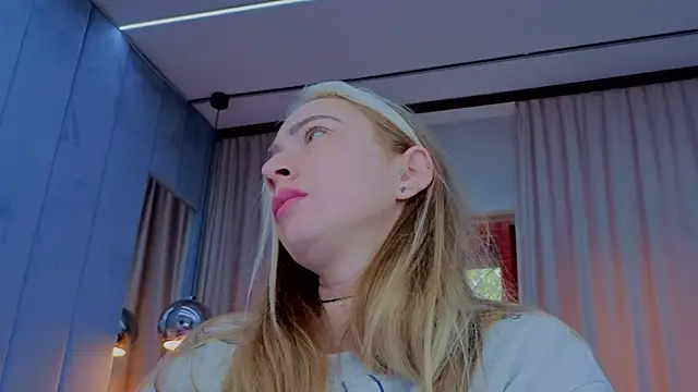 Snapshot of Reina_Cummings chatting on November 14, 7:29 am Reina Cummings online show from November 14, 7:29 am