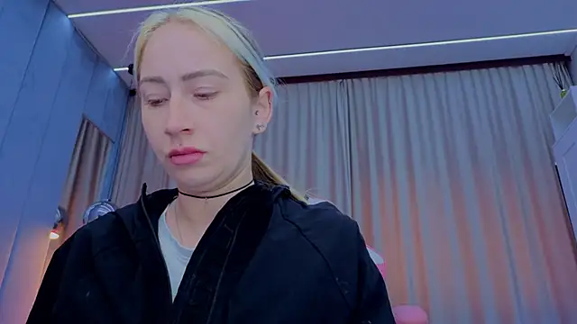 Snapshot of Reina_Cummings chatting on November 16, 7:03 am Reina Cummings online show from November 16, 7:03 am