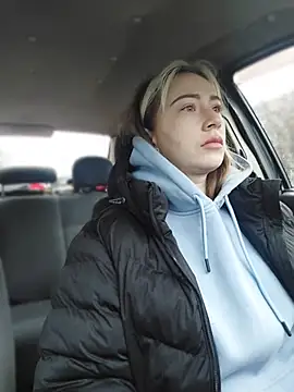 Reina Cummings online show from March 28, 6:02 am