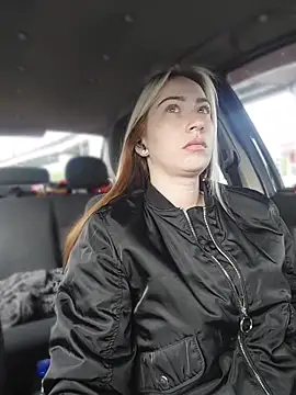 Reina Cummings online show from April 22, 5:21 am