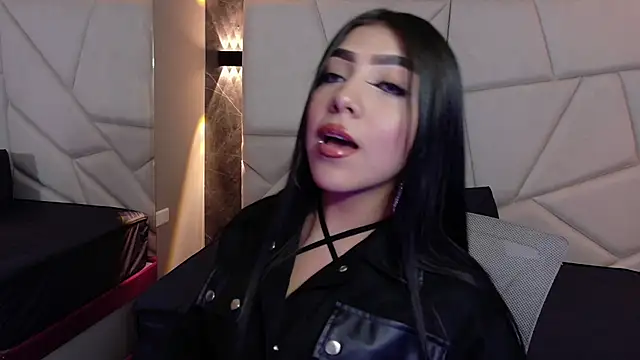 Snapshot of aysel_27 chatting on December 2, 12:27 am aysel 27 online show from December 2, 12:27 am