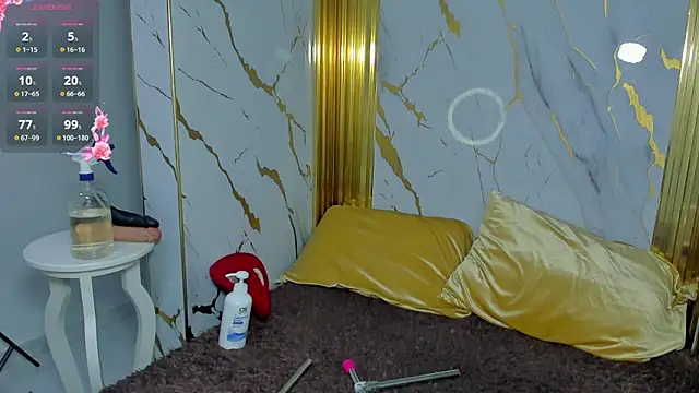 Snapshot of megann__up chatting on October 6, 8:34 am megann  up online show from October 6, 8:34 am