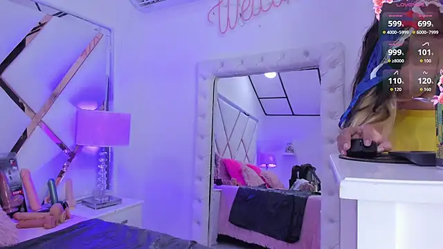 Snapshot of megann__up chatting on October 10, 3:27 am megann  up online show from October 10, 3:27 am