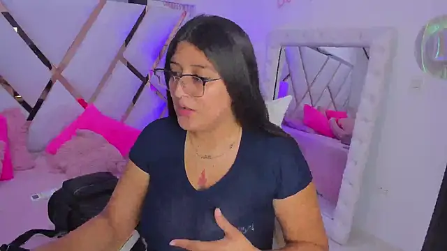 Snapshot of megann__up chatting on October 12, 11:26 pm megann  up online show from October 12, 11:26 pm