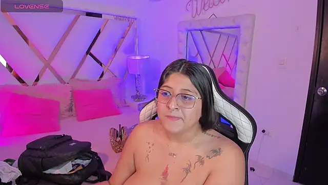 megann  up online show from April 1, 7:22 pm