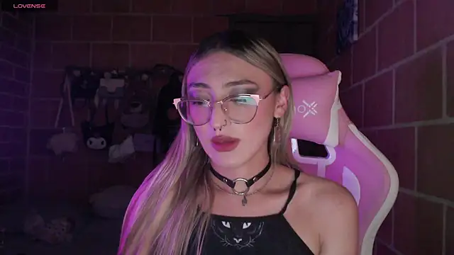 Snapshot of Andrea_camilaaa chatting on June 11, 12:43 am Andrea camilaaa online show from June 11, 12:43 am