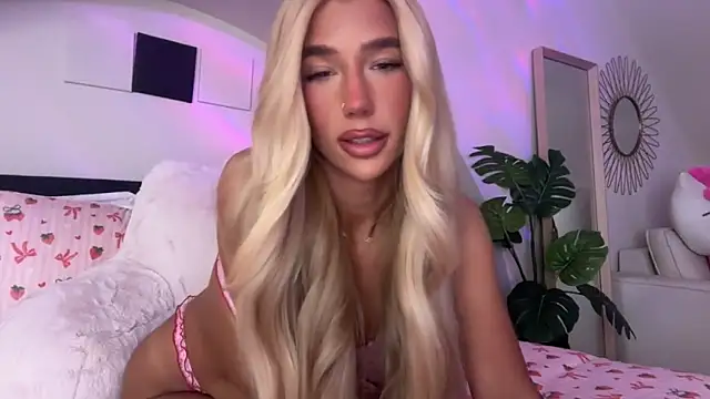 Snapshot of KENNIEXROSE chatting on April 13, 11:21 pm KENNIEXROSE online show from April 13, 11:21 pm