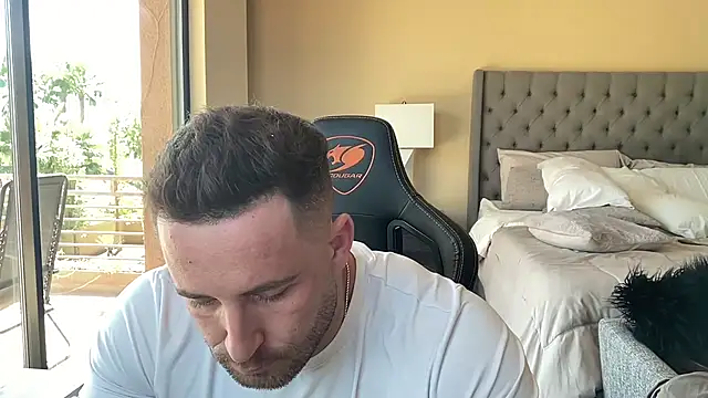 brettmycles28 online show from September 13, 6:51 pm