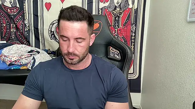 brettmycles28 online show from March 12, 3:40 pm