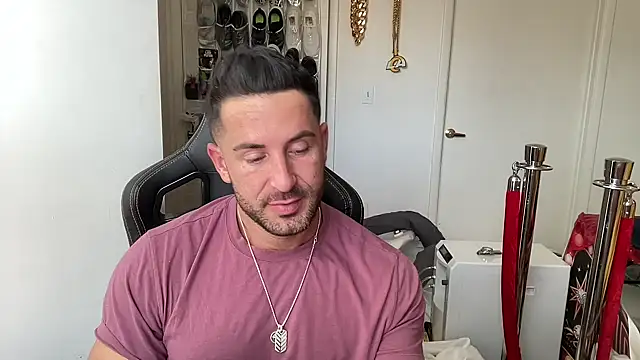 brettmycles28 online show from June 11, 4:05 pm