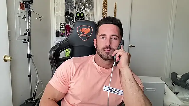 brettmycles28 online show from July 25, 6:16 pm