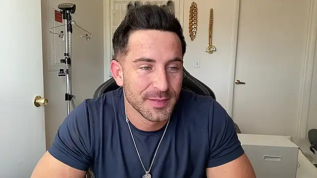 brettmycles28 online show from July 26, 4:03 pm