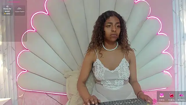 MisRoos online show from October 6, 8:28 pm