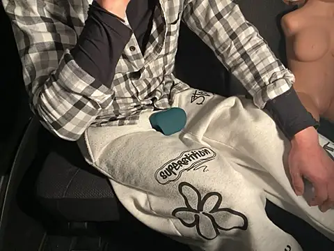 CAMEL1913 online show from April 10, 6:12 pm