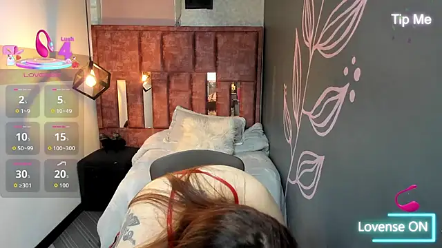 Isa Thompson   online show from September 24, 11:57 am