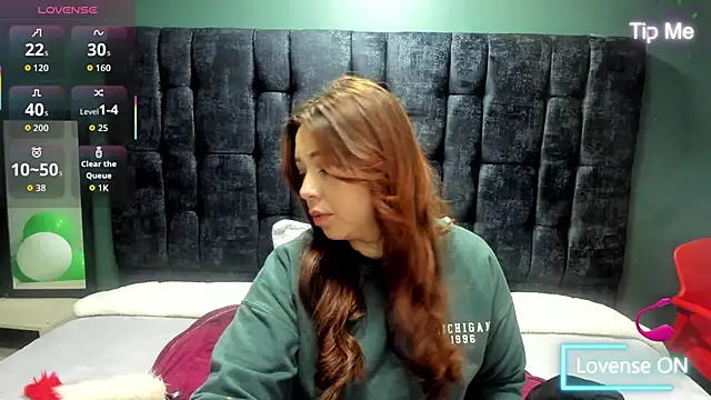 Isa Thompson   online show from October 15, 3:17 am