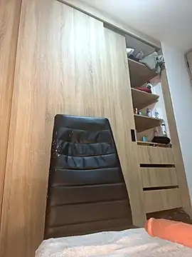 Snapshot of NIQUEILLA8 chatting on October 19, 12:44 am NIQUEILLA8 online show from October 19, 12:44 am