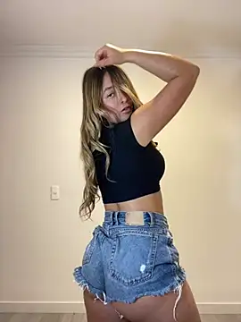 Zara Ross online show from April 26, 9:45 pm