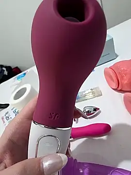 Snapshot of abrilour chatting on October 17, 1:20 am abrilour online show from October 17, 1:20 am