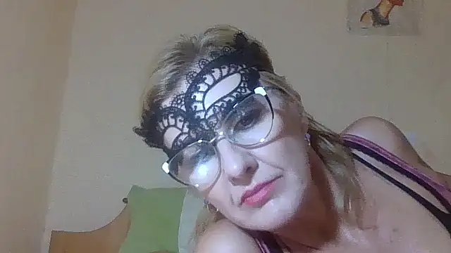 TianaQLove online show from September 18, 11:45 am