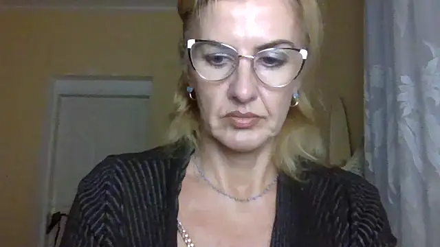 TianaQLove online show from October 20, 1:55 pm