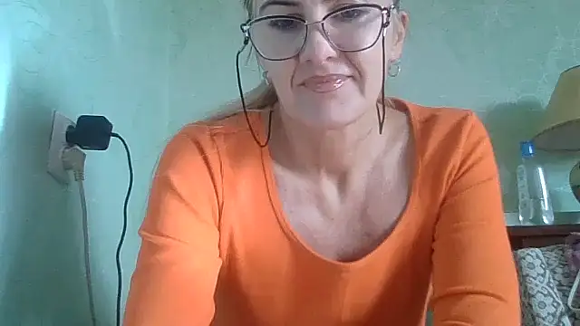 TianaQLove online show from October 28, 10:41 am