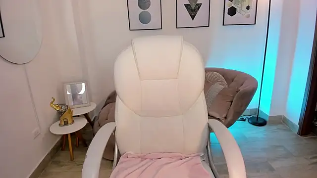 Snapshot of Beverly_johnson chatting on October 12, 3:49 am Beverly johnson online show from October 12, 3:49 am