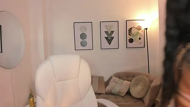 Snapshot of Beverly_johnson chatting on October 15, 3:39 am Beverly johnson online show from October 15, 3:39 am