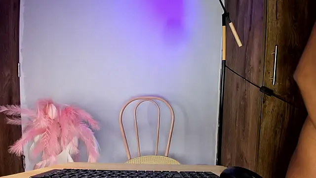 khate smith online show from April 8, 4:18 pm