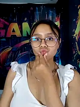 SofieLove 01 online show from April 23, 12:29 pm