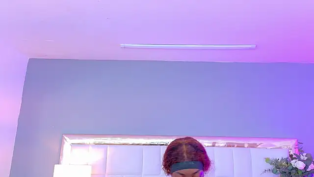 MadeleineHocker online show from November 6, 12:50 pm